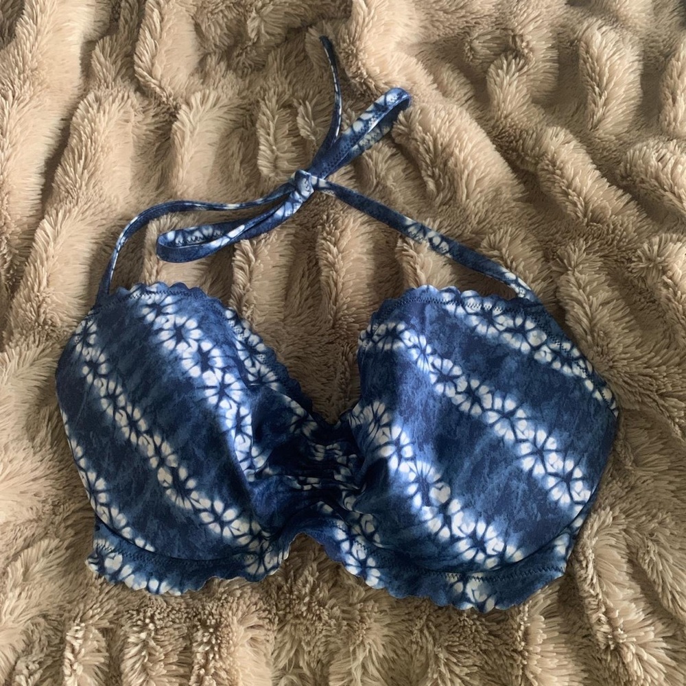 Victoria’s Secret Underlined Bathing Suit Top
Size: 34DD